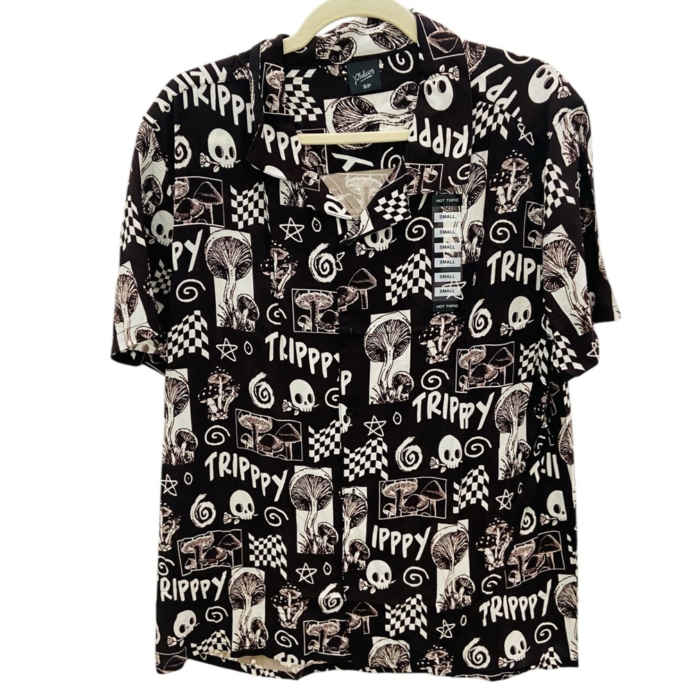 NWOT Trippy Button Down Collared Hot Topic Shirt